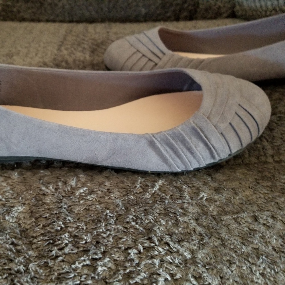 American Eagle flats size 7.5W